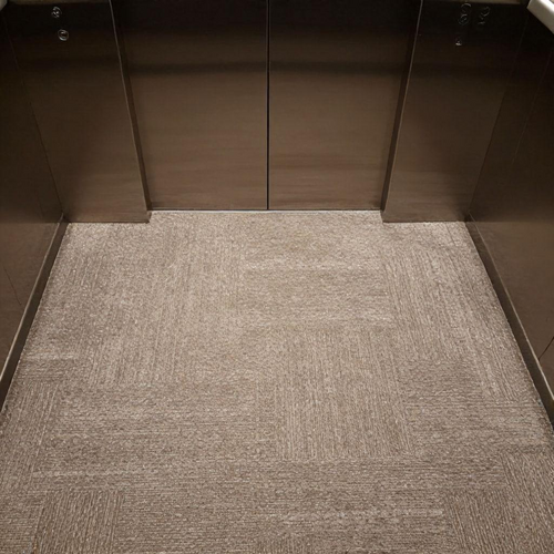 Tapetes para Elevadores: Garantindo Segurança e Estilo em Cada Viagem