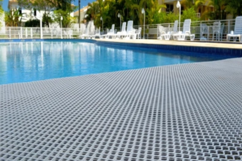 Como Escolher o Tapete de Piscina Ideal para Seu Espaço